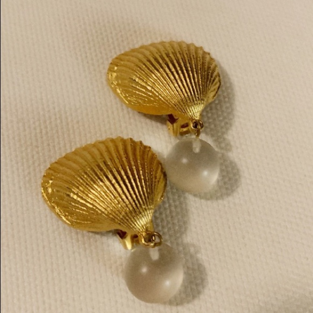 Vintage golden shell earrings